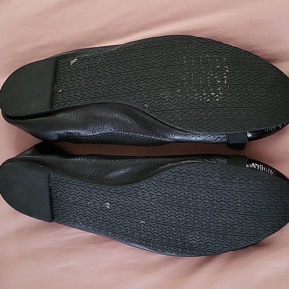 EUC MK Flats 9.5 - Picture 2 of 4